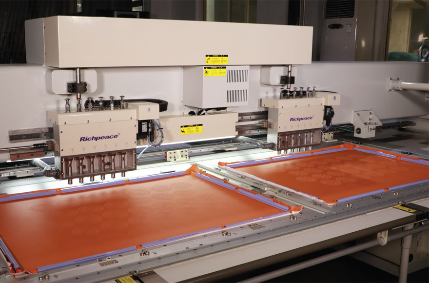 星空全自动多头异形旋转冲孔机