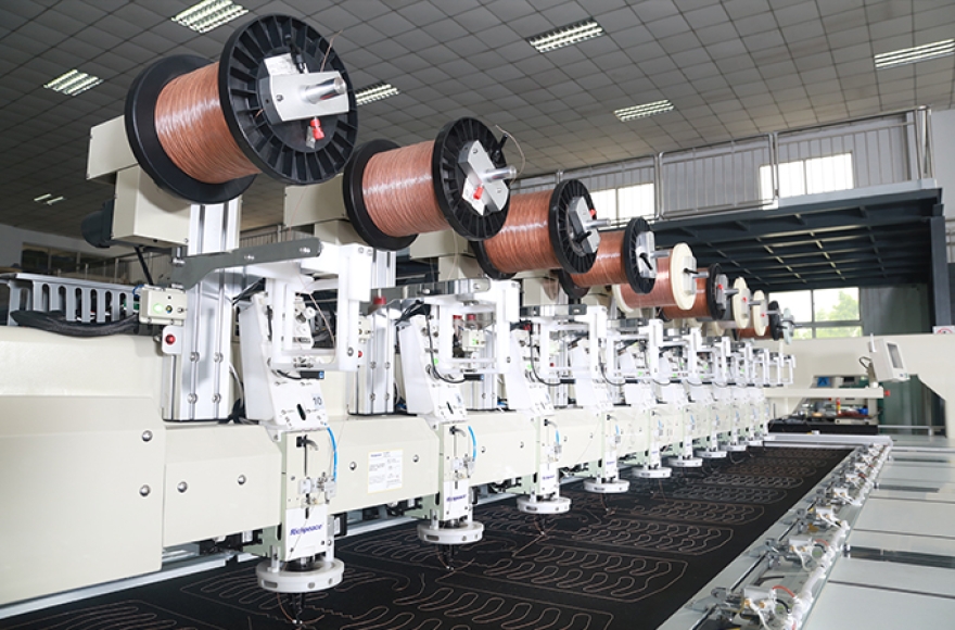 星空汽车专用电脑布线机-左右自动收送料结构