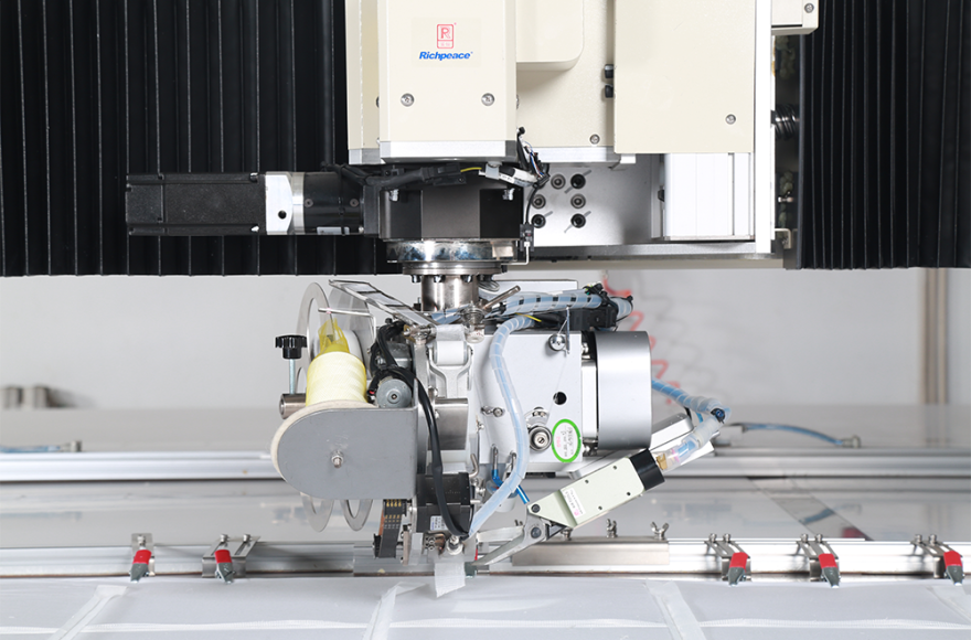 星空立衬旋转机头精密缝纫机