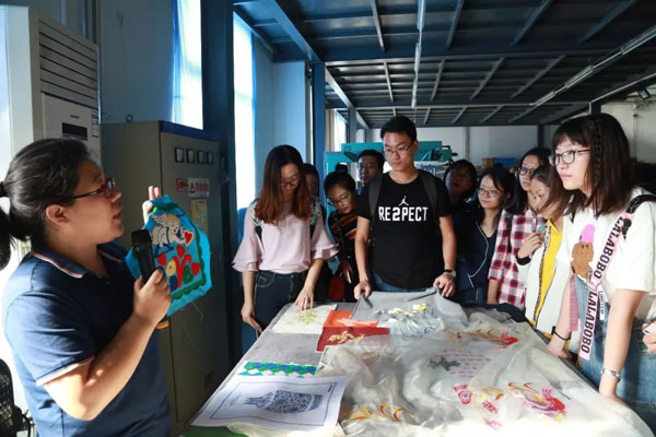 参观星空臂式缝纫机车间 参观星空臂式缝纫机车间