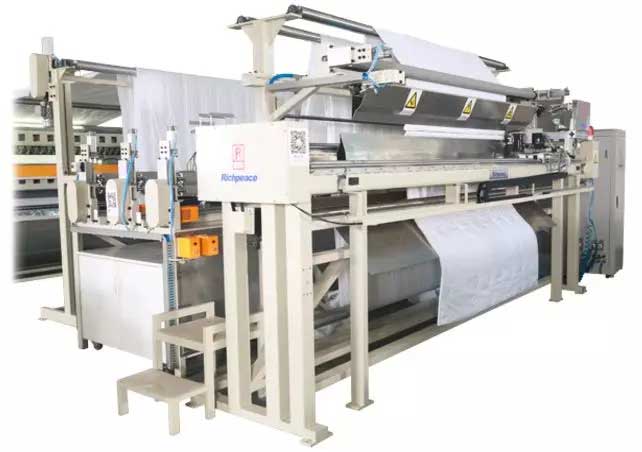 星空被芯自动化生产线关键环节之大旋梭多针电脑绗缝机+全自动锁四边缝纫机