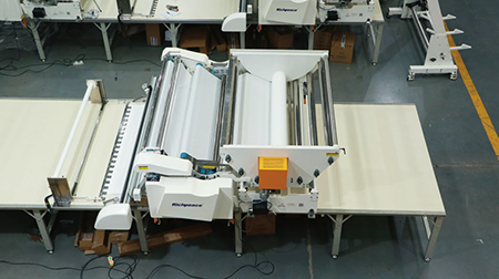 星空全自动大料斗铺布机