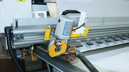 星空全自动大料斗铺布机