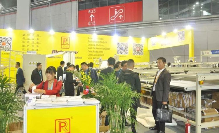 星空被芯拷边机生产线