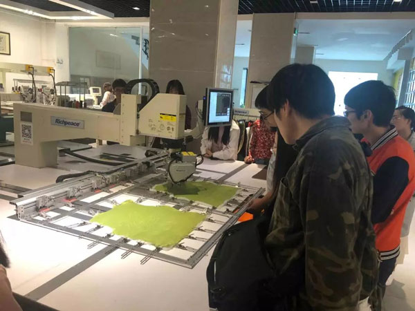 星空全自动360°单针缝纫机