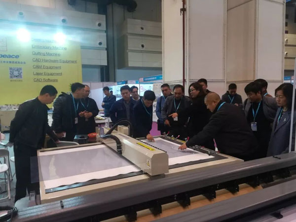 参观星空电脑绣花机