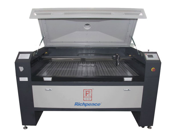 星空激光雕刻切割机展机