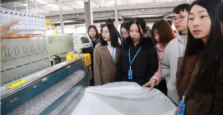 中原工学院同学来到星空集团实习培训