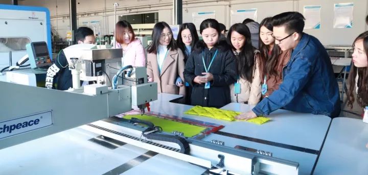 中原工学院同学来到星空集团实习培训